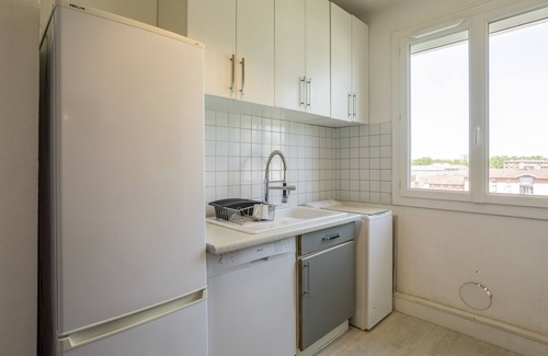 Arnaud Bernard Apartment | Convenient Compans Airport Shuttle & Congress Center
