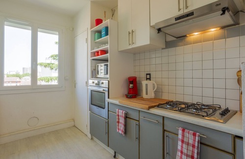 Arnaud Bernard Apartment | Convenient Compans Airport Shuttle & Congress Center
