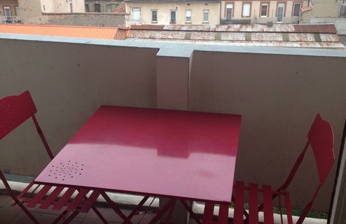 Arnaud Bernard Apartment | Convenient Compans Airport Shuttle & Congress Center