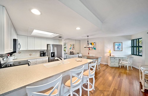 Sanibel Condo | Cozy Compass Pointe #201: Oceanfront Getaway on Sanibel
