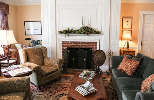Newburyport Hotel | Exceptional Stay at Compass Rose Inn with Hot Tub & Dining