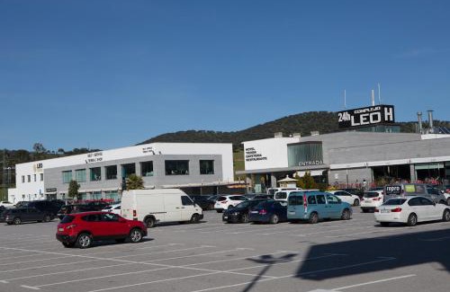 Monesterio Hotel | Accessible Complejo Leo 24H: Family-Friendly Retreat Awaits