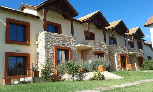Merlo Cabin | Guest Rated 10/10: Complejo Abuela Lety with Pool & Kitchen