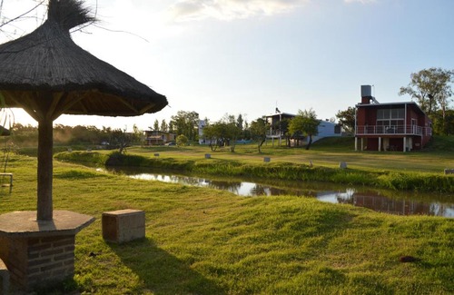 Arroyo Leyes Cabin | Discover Complejo Costa Ubajay: Pet-Friendly Retreat
