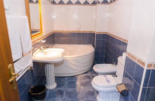Vilamartin de Valdeorras Hotel | Top-Rated Complejo Hostelero Paladium with Pool & Spa