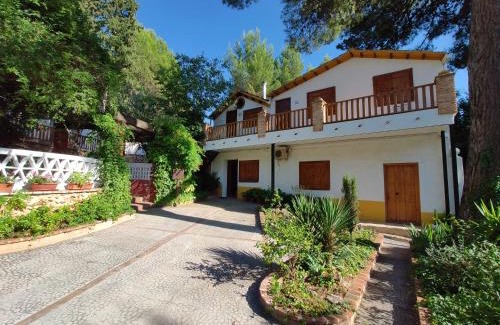 Beas de Segura House | Relax at Complejo La Veguilla with Oceanfront Amenities