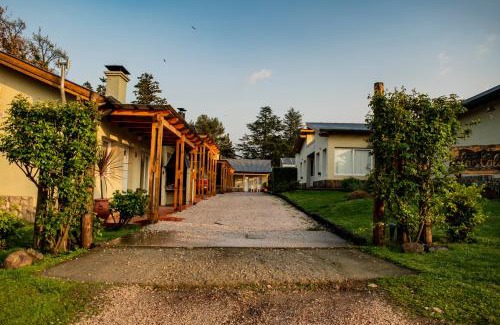 Sierra de la Ventana Cabin | Cozy Complejo Las Calandrias: Pet-Friendly with Pool Access