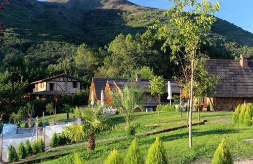Jarandilla de la Vera House | Relax at Complejo Rural La Coronilla: 4-Star Oceanfront Retreat