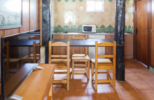 Banos de Montemayor House | Explore Complejo Turístico Las Cañadas with Free Weekend Activities