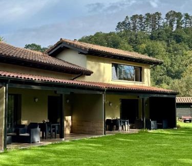 Soto de Cangas Apartment | Oceanfront Escape at Complejo Turístico Les Cotolles