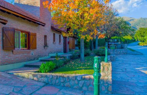 Merlo Cabin | Family-Friendly Complejo Vip Houses with Pool & Kitchen