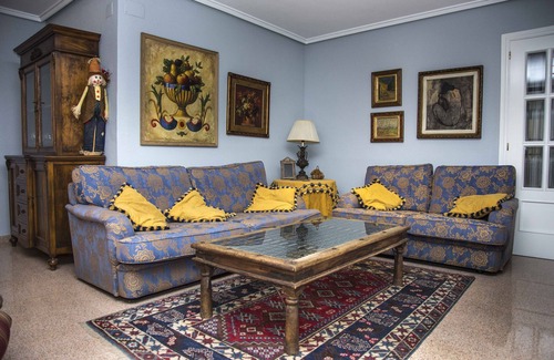 Monovar Apartment | Modern Apartment with Parking, WiFi & Smart TVs - 9/10 Rating