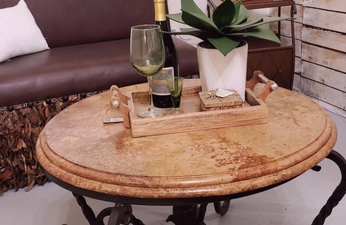 Western Division Apartment | Ideal Retreat for Families and Friends to Create Memories