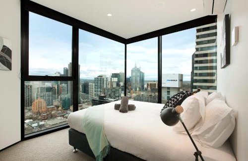 Melbourne Central Business District Apartment | Top-Rated Host CBD Lighthouse Apartments with Accessibility