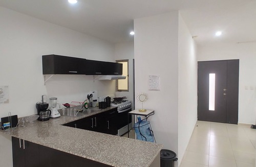 Merida Municipality House | Complete house "Azucenas" Wifi, A/C, Netflix, Pool, 24 hrs. security.