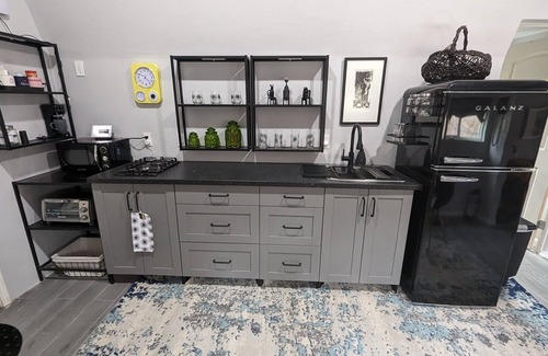 Duncanville Cottage | Cozy Tiny House with Water View & Pet-Friendly Amenities