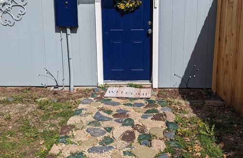 Duncanville Cottage | Cozy Tiny House with Water View & Pet-Friendly Amenities
