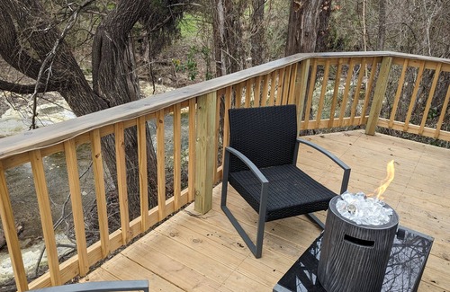 Duncanville Cottage | Cozy Tiny House with Water View & Pet-Friendly Amenities