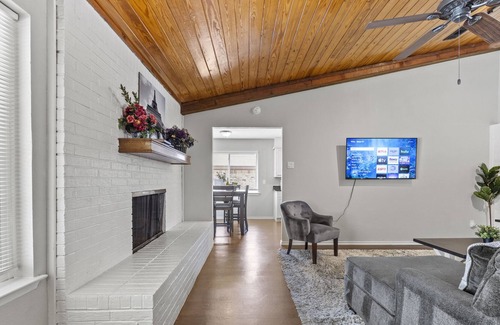 Lewisville House | Relaxing Retreat with Private Pool and Billiards near DFW