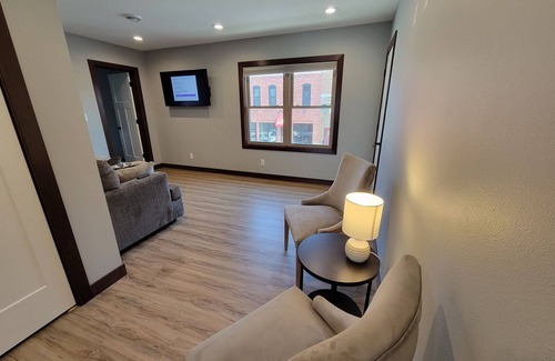 Cascade Apartment | Modern Downtown Apartment: 10/10 Rated, Family-Friendly Stay