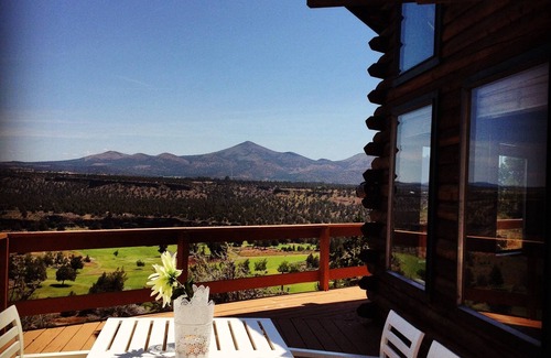 Crooked River Ranch House | Golfers Paradise: Remodeled Retreat with Pool & Breakfast