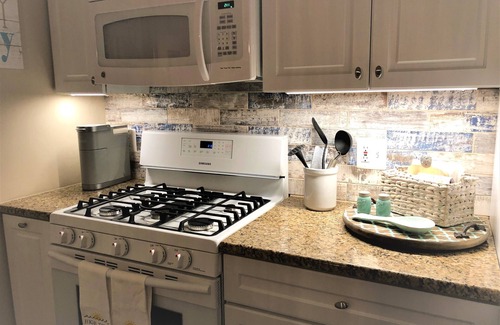 Bethany Beach Condo | Renovated Lake View Condo in Sea Colony with Premium Amenities