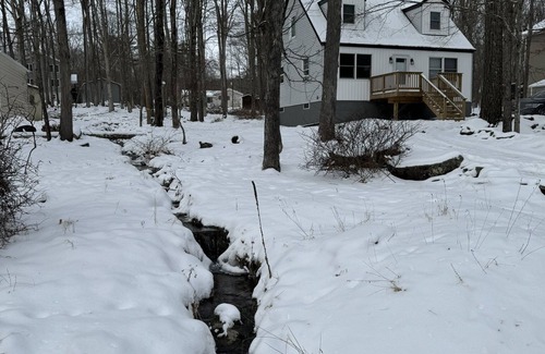 Lackawaxen House | Renovated Home with Pool & Steps to Ski Slopes - 10/10 Rating