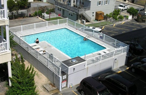 Midtown Ocean City Condo | Renovated Castle on the Sand with Ocean View & Pool