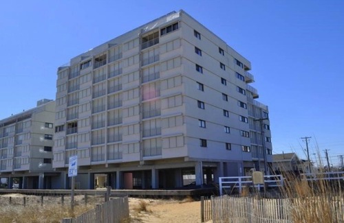 Midtown Ocean City Condo | Renovated Castle on the Sand with Ocean View & Pool