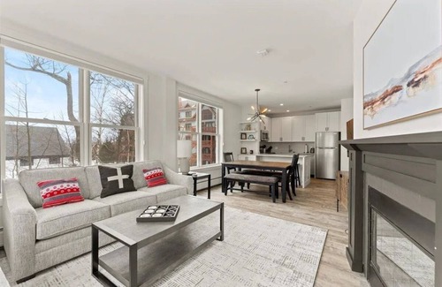 Stratton Mountain Condo | Updated 2BD/2BR with Heated Pool & Scenic Views