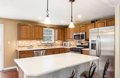 Columbus House | Updated 4-Bedroom Home with Deck & Pet-Friendly Amenities