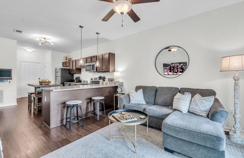 Starkville Condo | Completely Updated Condo, 15 Minute Walk to Davis Wade Stadium!