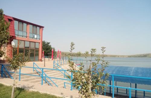 Seimeni House | Discover Complex Domneasca: Family-Friendly Stay with Breakfast