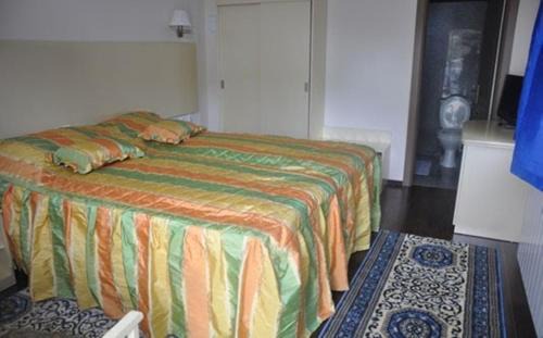 Seimeni House | Discover Complex Domneasca: Family-Friendly Stay with Breakfast