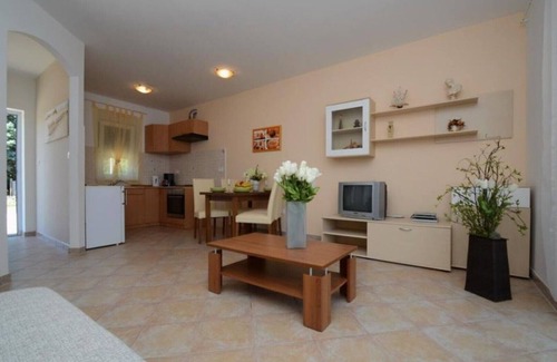 Strmac House | Family-Friendly Complex Dora: Oceanfront Stay with Pool