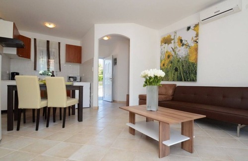 Strmac House | Family-Friendly Complex Dora: Oceanfront Stay with Pool