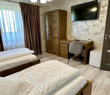 Onesti House | Discover Complex Hanul Cavalerului: Family-Friendly Retreat