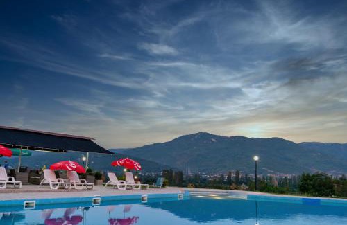 Southwestern Region Resort | Top-Rated Hotel Praga: Oceanfront Bliss with Spa & Pool