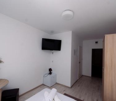 Baile Herculane House | Budget-Friendly Complex Stoican: Child-Friendly Retreat