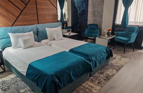 Caciulata Hotel | Inviting Complex Turistic Casa Romaneasca with Ocean View