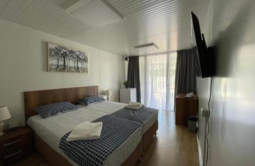 Svinita House | Oceanfront Retreat at Complex Turistic Emilio - Guest Rated 9.8
