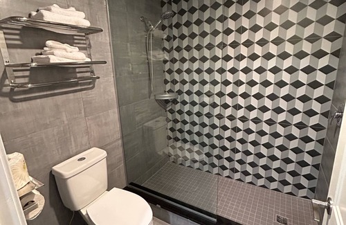 Mont-Laurier Hotel | Enjoy Family-Friendly Stays at Complexe DIX80 Hôtellerie