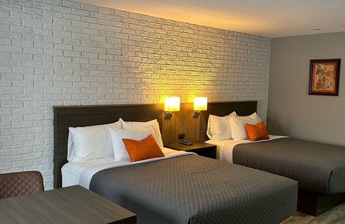 Mont-Laurier Hotel | Enjoy Family-Friendly Stays at Complexe DIX80 Hôtellerie