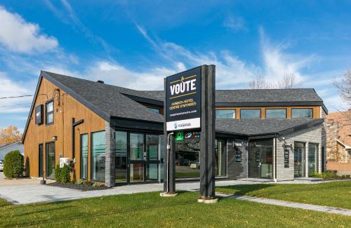 Laval Apartment | Explore Complexe La Voûte: 4-Star Family-Friendly Retreat