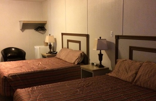 Havre-St. Pierre Hotel | Cozy Complexe MV: Family-Friendly with Breakfast & Kitchen