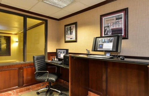 Gladstone House | Enjoy a Breakfast Buffet with Family-Friendly Amenities