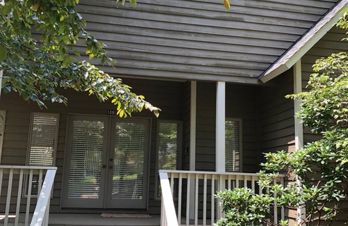 Sunset House | Explore an Inviting 3 Bed Lake House with Boat Slip!