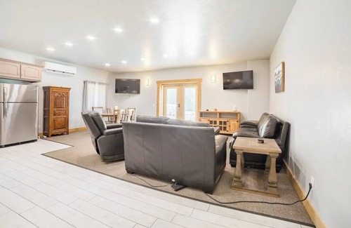 Vinita House | Compound on Lake - Gameroom/Dock/Pool/Hot tub - Sleeps 37