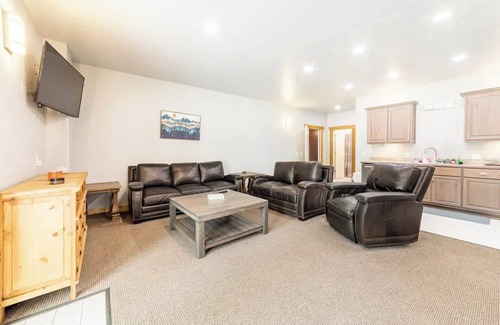 Vinita House | Compound on Lake - Gameroom/Dock/Pool/Hot tub - Sleeps 37