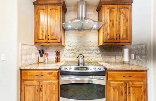 Vinita House | Compound on Lake - Gameroom/Dock/Pool/Hot tub - Sleeps 37